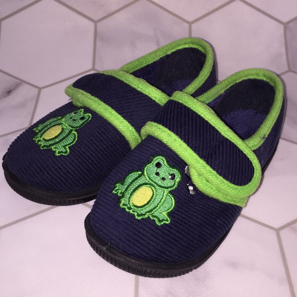 Brand New 10M Foamtreads Kids Fuddles Slippers